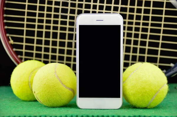 Tenis y teléfono — Foto de Stock