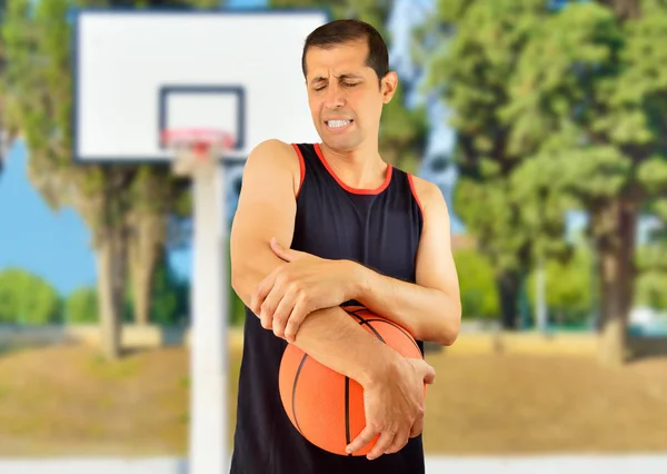 Gewonde basketbal speler — Stockfoto