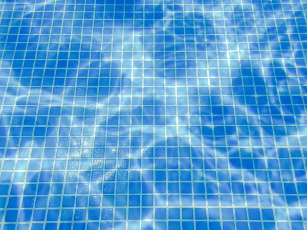 Foto subaquática na piscina — Fotografia de Stock