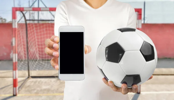Futebolista mostrando um telefone — Fotografia de Stock