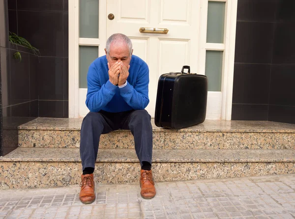 Hombre mayor acaba de divorciarse — Foto de Stock