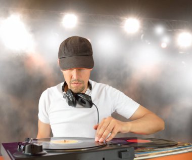 Dj partide karıştırma