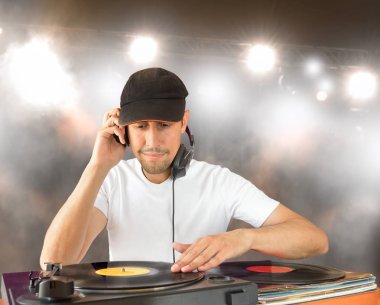 Dj partide karıştırma
