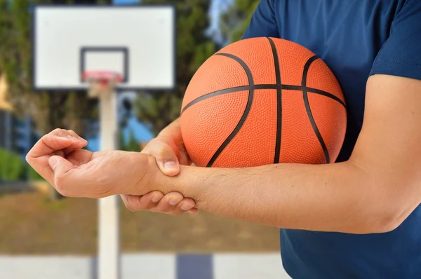 Verletzter Basketballspieler — Stockfoto