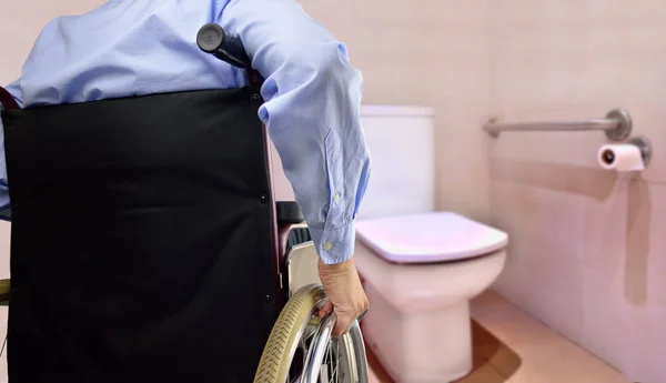 Banheiro para pessoa com deficiência — Fotografia de Stock