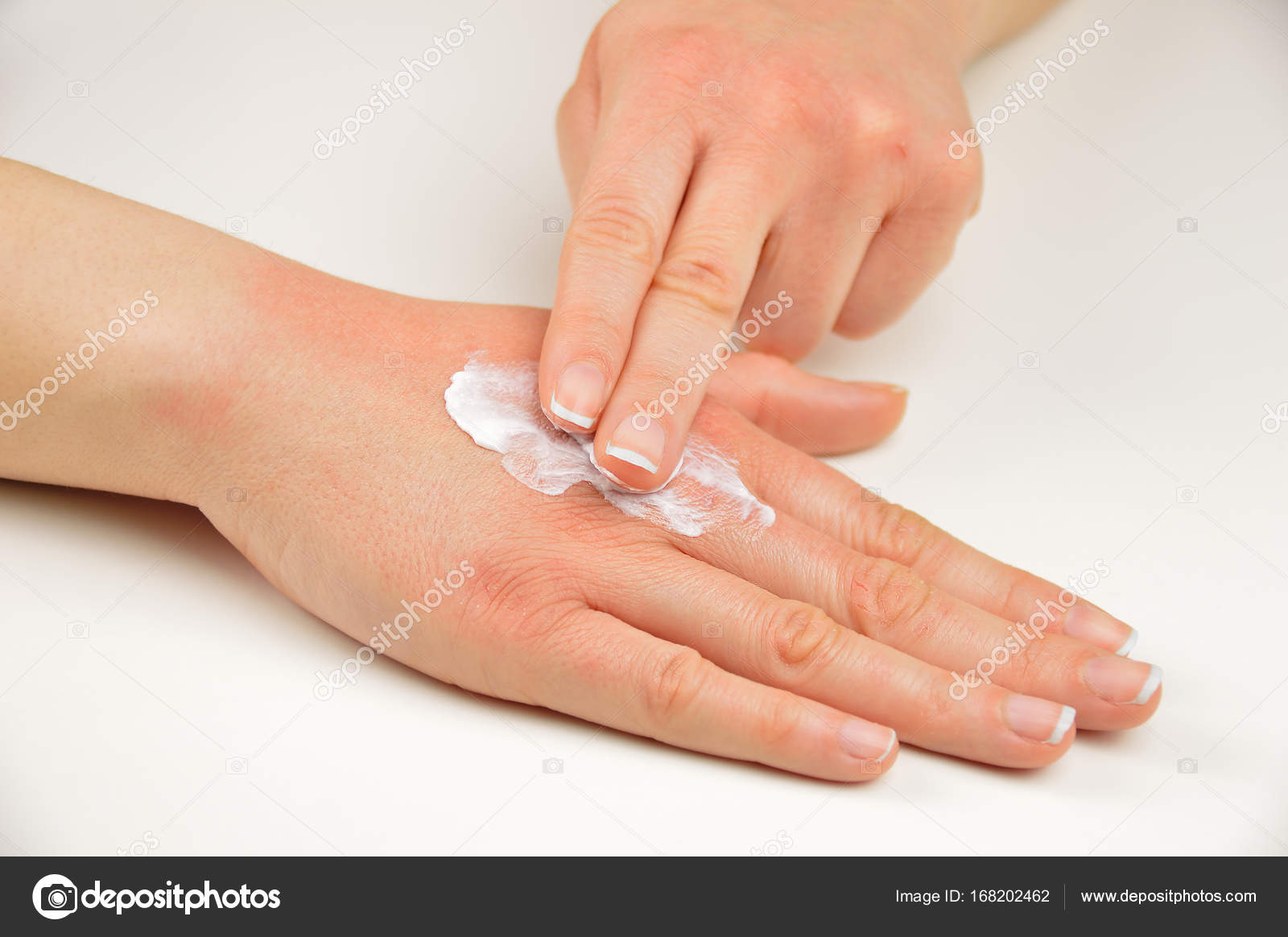 увлажнение кожи тела. крем для тела. крем для кожи. крем на сухую или влажную кожу. парафинотерапия массаж рук.