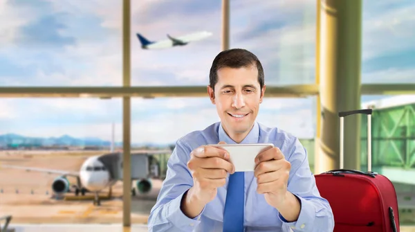 Businessman using smartphone at the office — Stock Photo, Image