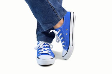 Gençlik çapraz ayaklı