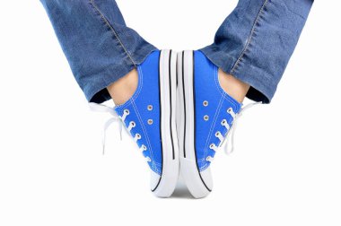 spor ayakkabıları ile dans