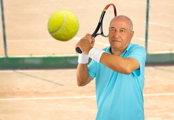 Jugador de tenis senior —  Fotos de Stock