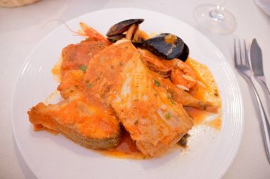 Zarzuela İspanyol balık yemek