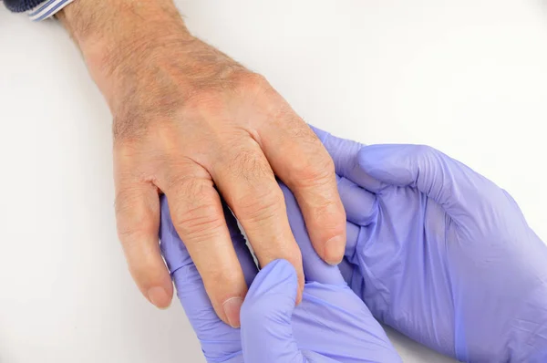 Checking a patient with osteoarthritis — Stock Photo, Image