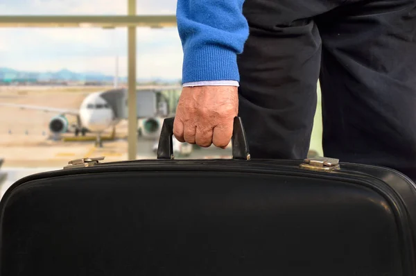 Travel man with suitcase — Stock Photo, Image