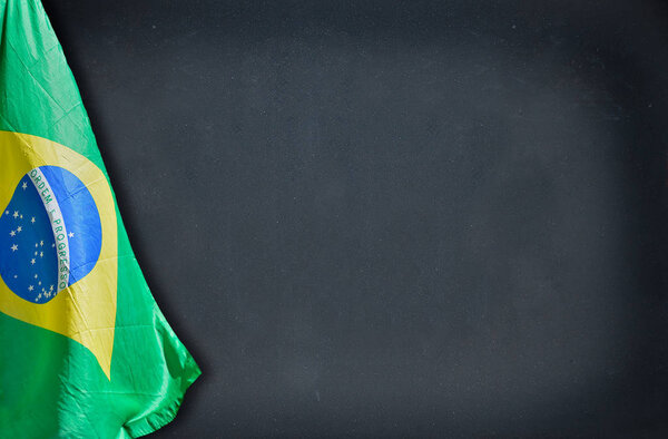 Школа с флагом
