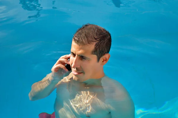 Working in the pool — Stock Photo, Image