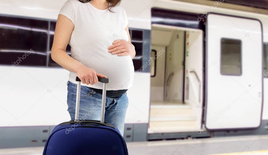 Pregnant woman tourist