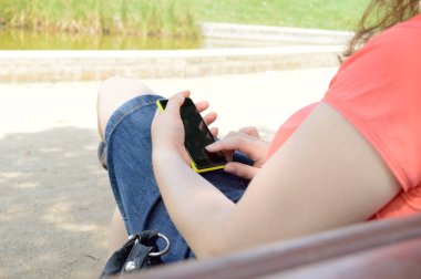 Bana katılmak parkta... geldim