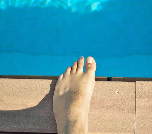 Nahaufnahme Des Linken Fußnägels Der Einer Pilzinfektion Pool Leidet — Stockfoto