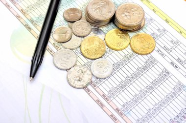 Muhasebe grafikleri ve diyagramlarıyla finansal analiz masaüstü işi