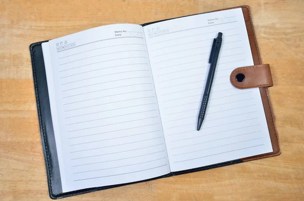 Notebook e penna nera — Foto Stock