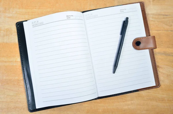 Notebook és a toll fekete — Stock Fotó