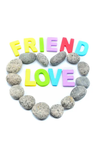 Καρδιά σχήμα βότσαλο με το κείμενο της φιλίας και της αγάπης — Φωτογραφία Αρχείου