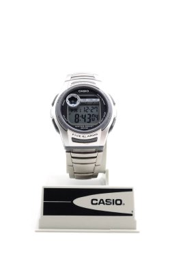 Pahang, Malezya-Aralık 27, 2013: Kasa, üzerinde beyaz izole üzerinde modern bir Casio İzle fotoğrafı