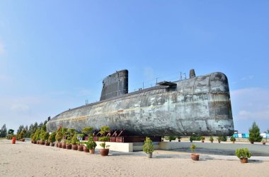 Malacca, Malaysia-Ağustos 2: Bir hizmet dışı bırakılmış Malezya Kraliyet Donanması denizaltı Agusta 70 2 Ağustos 2015 tarihinde. Denizaltı 1979 yılında inşa edilmiş ve 22 Kasım 2011 yılında Malacca, Malaysia beri müze denizaltı dönüştürülür.