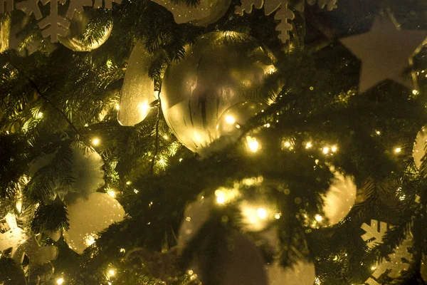 Noel oyuncakları toplar ve yıldızlar