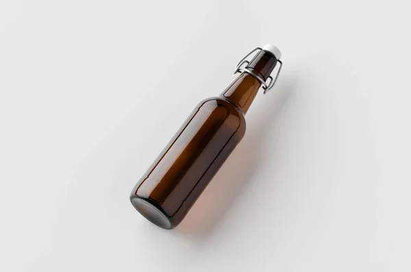 Макет пивной бутылки с перевернутой крышкой . — стоковое фото