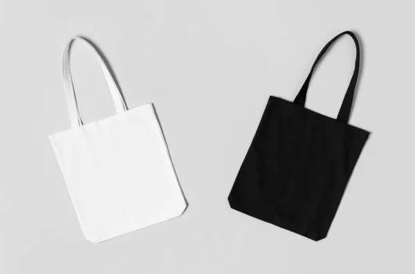 Λευκές Και Μαύρες Τσάντες Tote Mockup Γκρι Φόντο — Φωτογραφία Αρχείου