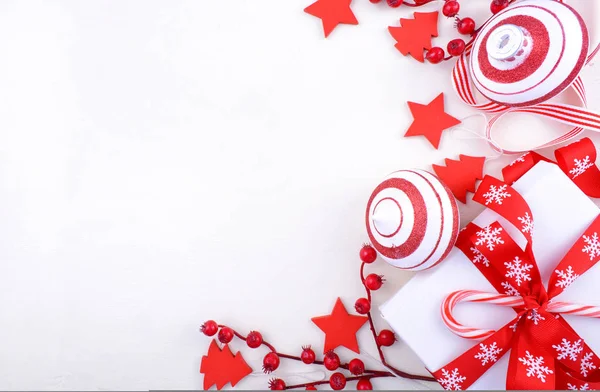 축제 빨간색과 흰색 테마 크리스마스 배경 — 스톡 사진