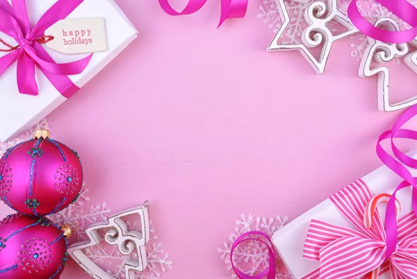 Moderno tema rosa festivo Natal férias fundo com deco — Fotografia de Stock