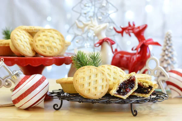Natal festivo tortas de picada de frutas de estilo inglês — Fotografia de Stock