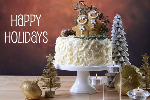 Festive Christmas white chocolate cake with gingerbread men cook — Stock Photo, Image