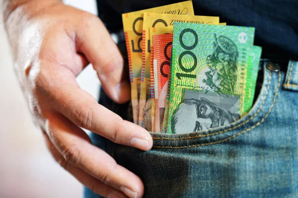 Australische contant geld in mans jeans zak — Stockfoto