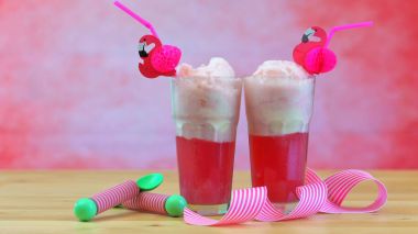 Dondurma soda yüzen