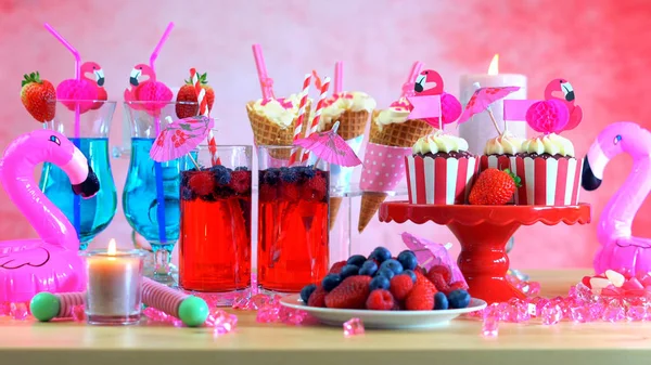 Summer party table with pink flamingo theme — Stock Photo, Image