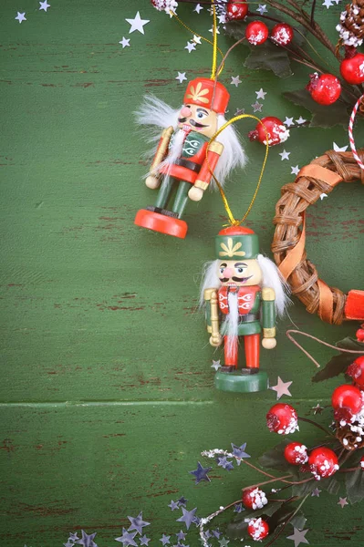 ビンテージ グリーン木製クリスマス休日背景 — ストック写真