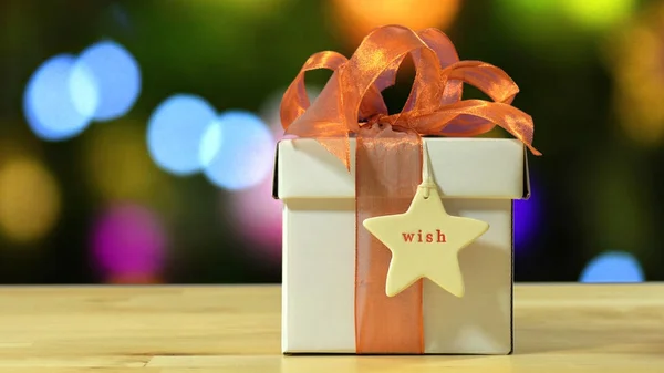 Modern gold, copper and white wrapped Christmas gift — Stock Photo, Image