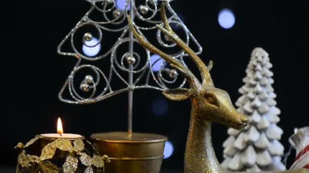 Decoraciones navideñas festivas pieza central naturaleza muerta — Vídeo de stock