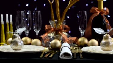 Yeni yıl arifesinde parti yemek masası