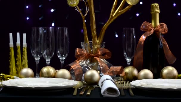 Mesa de cena de fiesta de Nochevieja — Vídeos de Stock