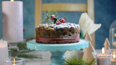 İngiliz tarzı Noel meyveli kek tabloyla şenlikli tatil 