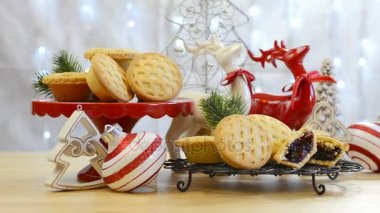 Neşeli Noel gıda tablo İngiliz tarzı meyve kıymalı börek ile