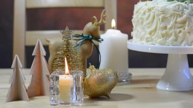 Mutlu tatil mevsim beyaz çikolata ve gingerbread Noel kek