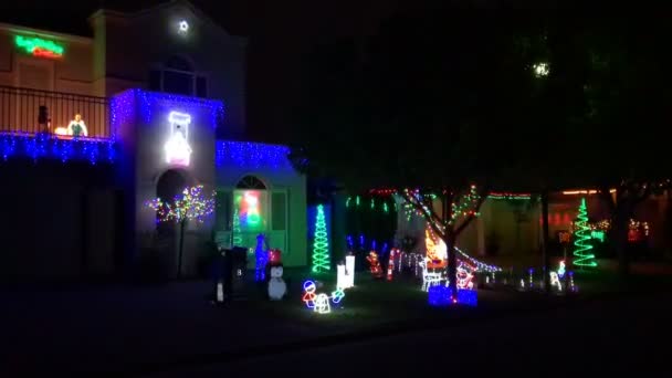 Rows of homes decorated with festive holiday theme Christmas lights — Stock Video