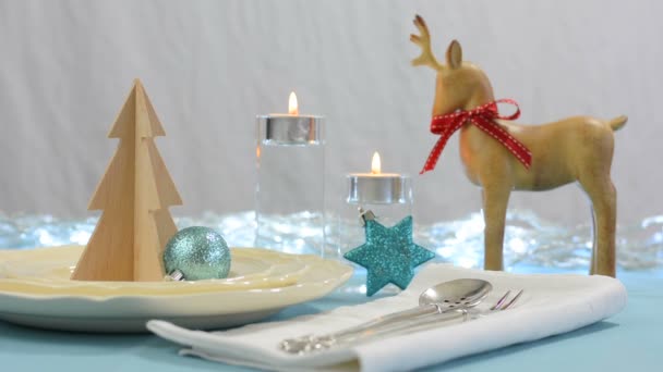 Ambiente de mesa de Natal festivo elegante — Vídeo de Stock