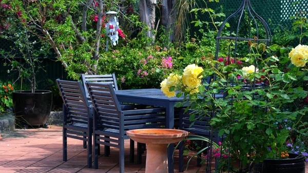Binnenplaats tuin instelling — Stockfoto