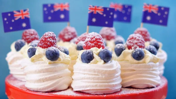 Mini Pavlovas australiano e bandiere — Foto Stock